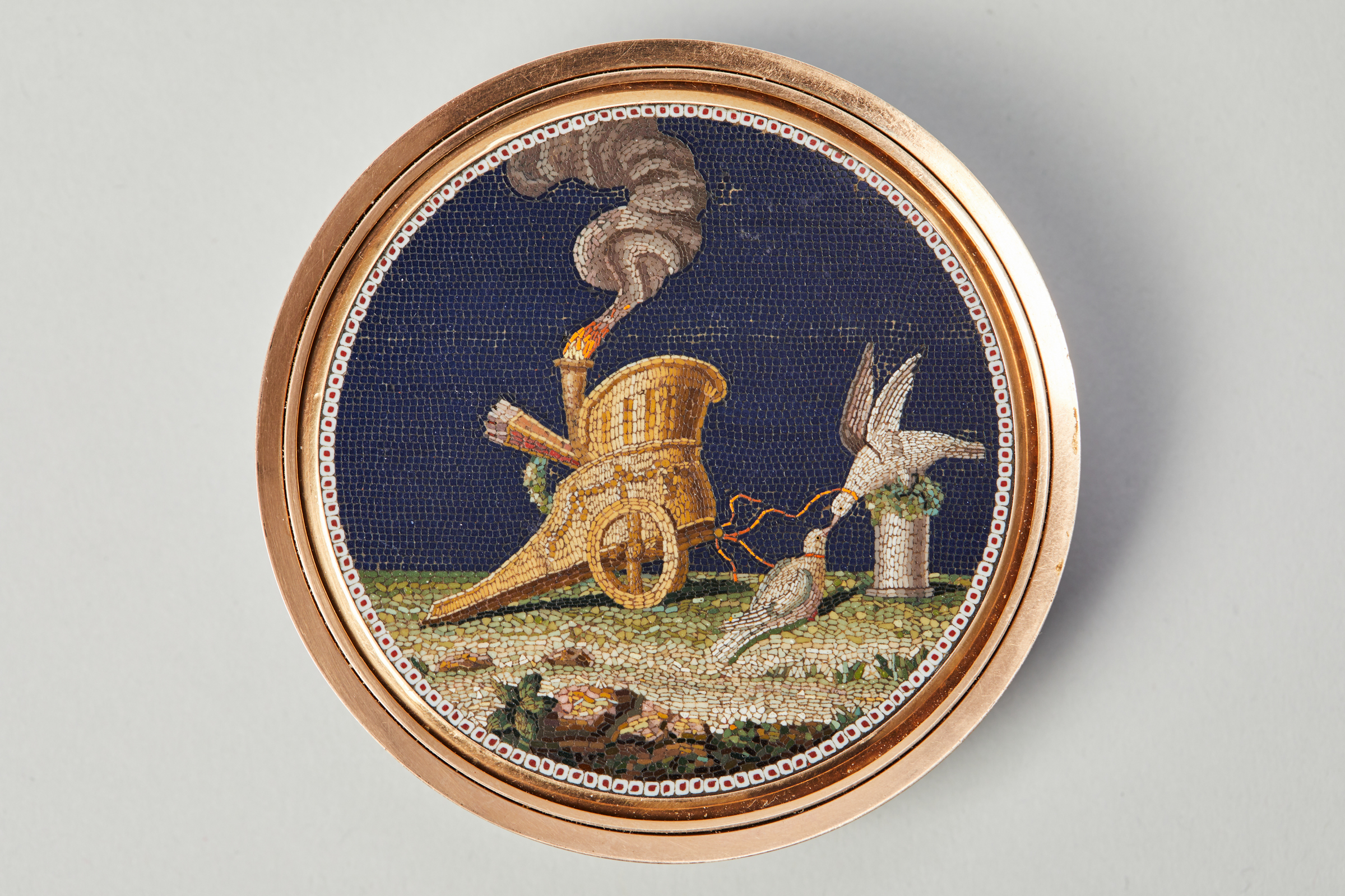 Bonbonnière with Roman micromosaic